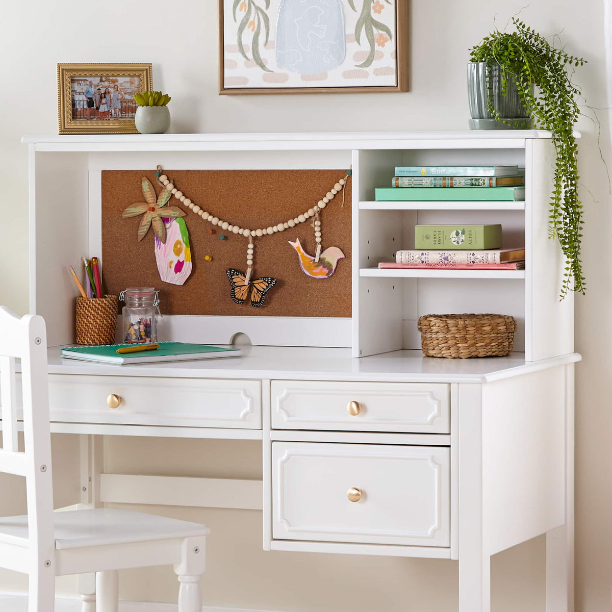 G27681 Avery Hutch Env 0812 Main