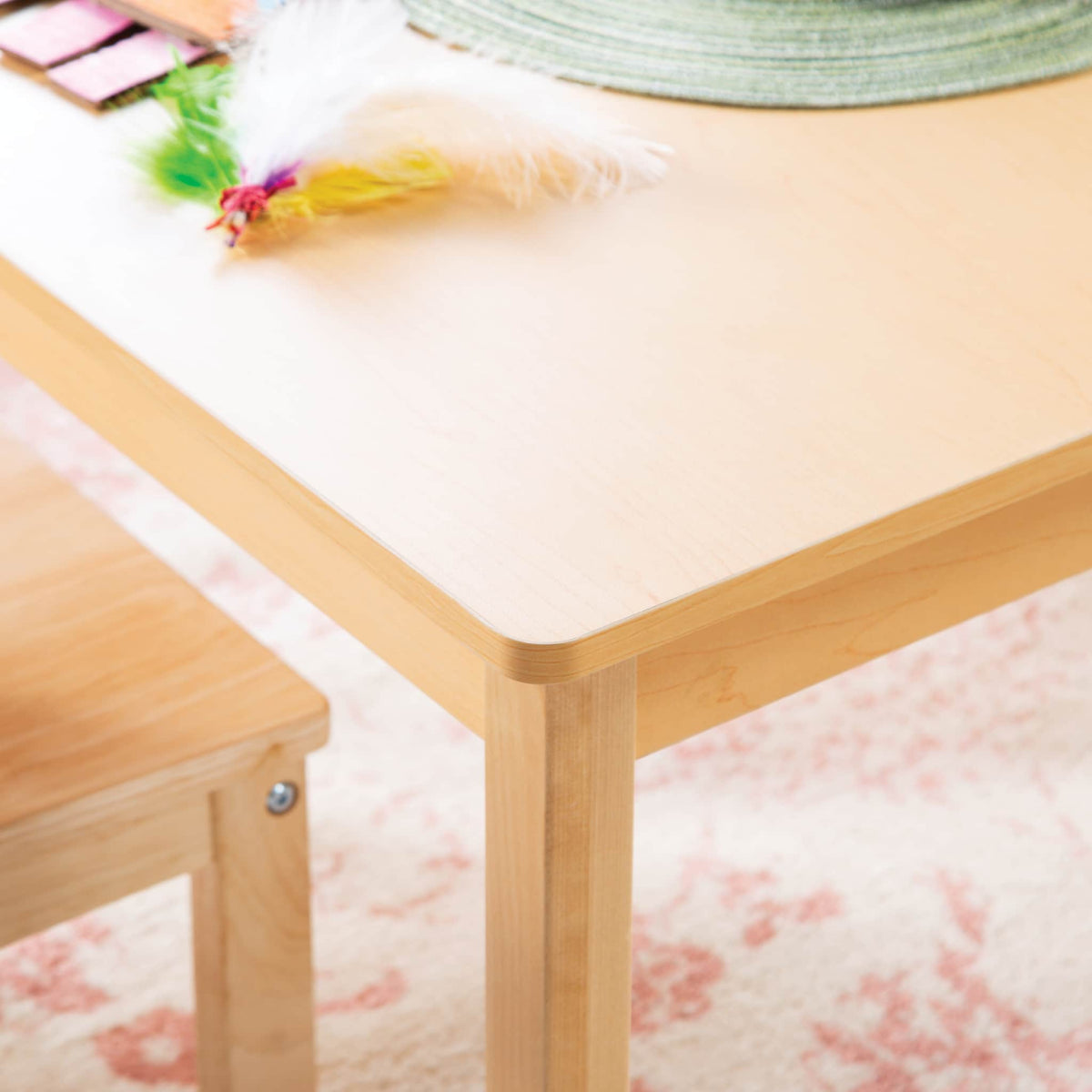 G80364-P EdQ Table Square Env 2940 Detail | 22 in