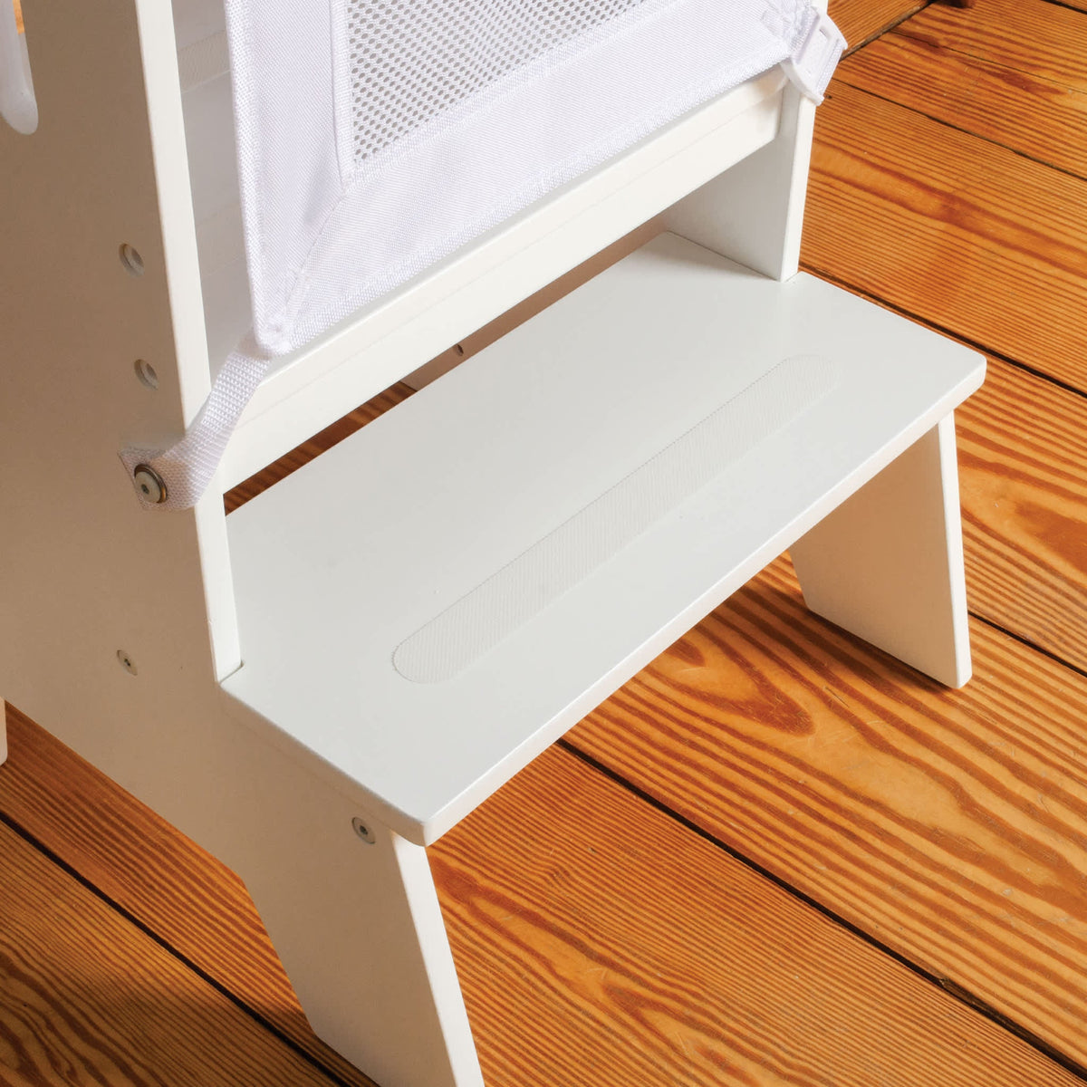 G98312 Jr Contemporary Kitchen Helper White Feature Detail 6697 | White