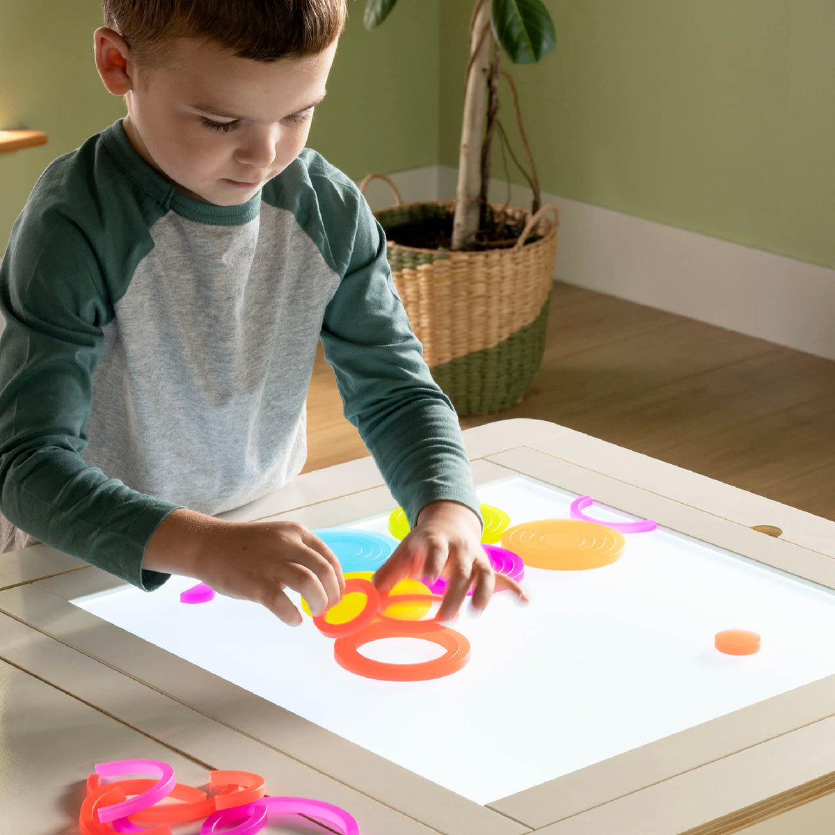 G50123 EdQ LED Activity Table Life 194 | White